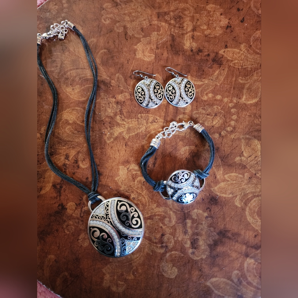 Elegant Black and Silver Jewelry Set